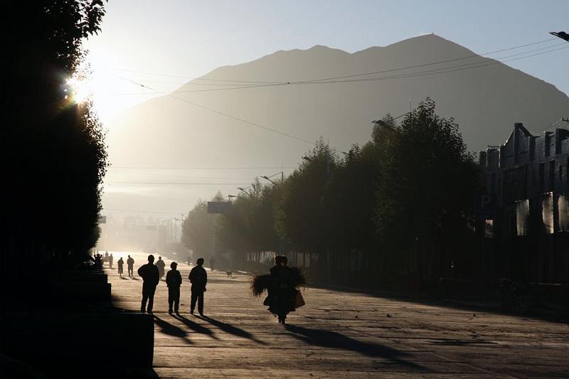 090 Early morning Gyantse.jpg